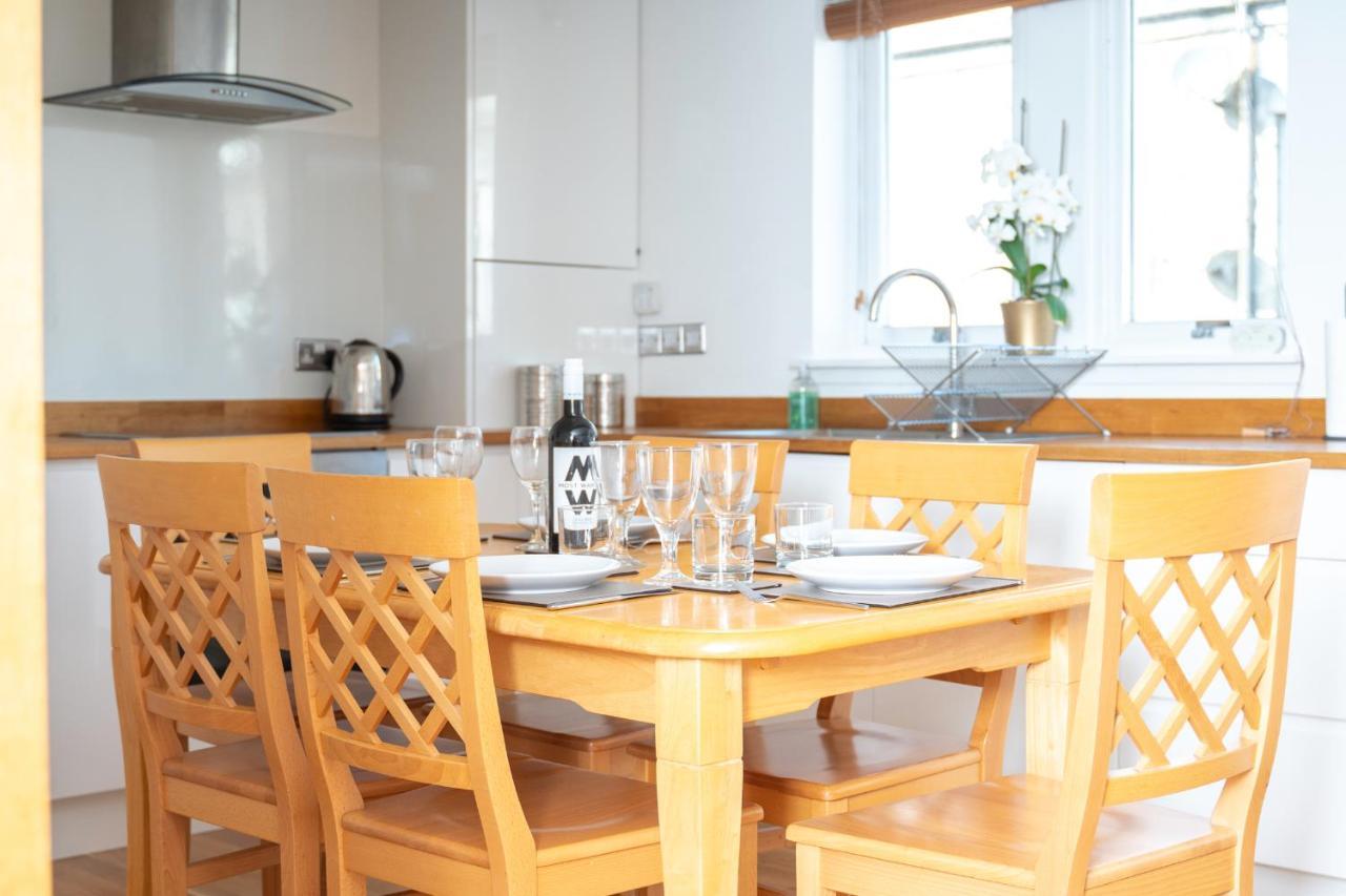 Dwellcome Home Ltd 2 King Beds West End Apt, Half Mile To Union Street Yet Quiet, Free Allocated Parking Space At Rear Entrance & Fast Wifi, Ideal For Long Term Contractor, Corporate, Etc Stays, Regular Housekeeping Option - See Our Site For Assuranc Абърдийн Екстериор снимка