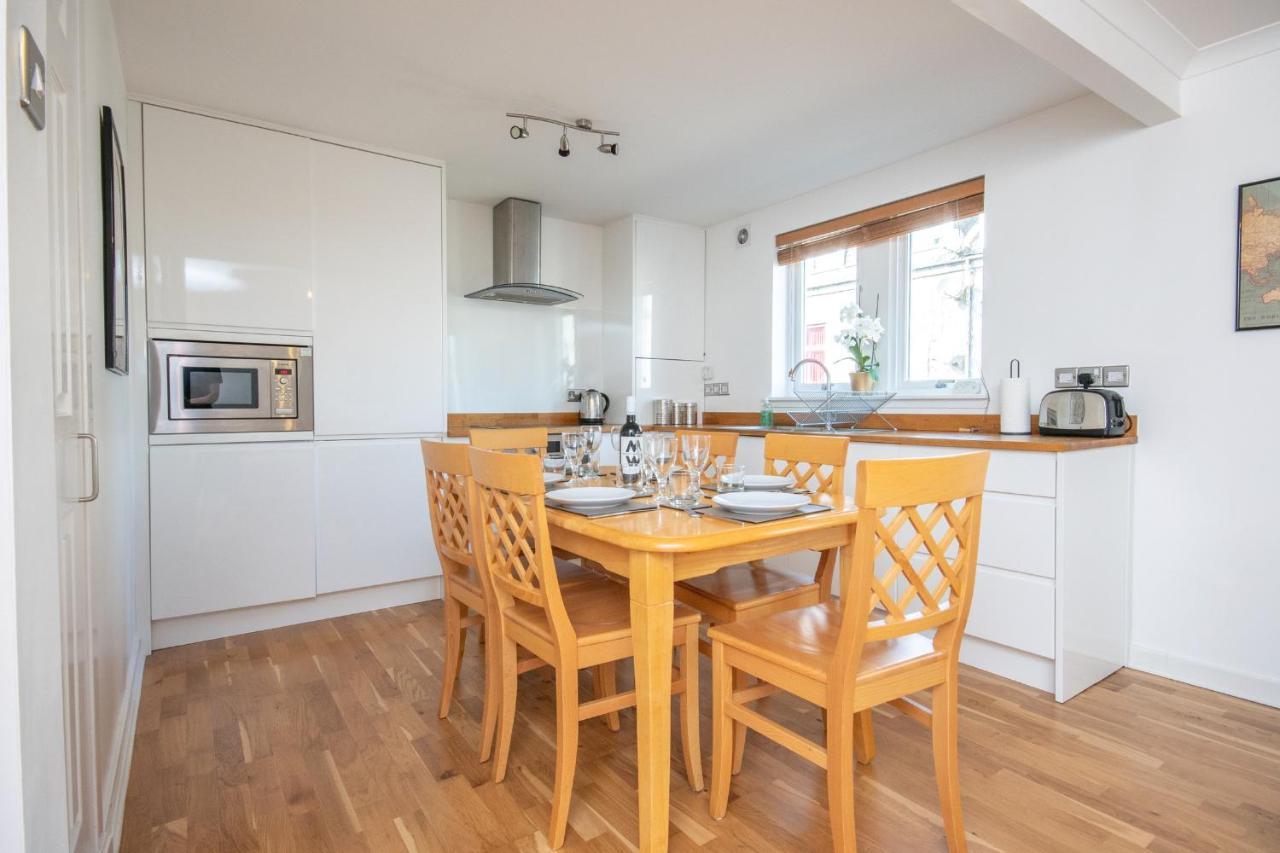 Dwellcome Home Ltd 2 King Beds West End Apt, Half Mile To Union Street Yet Quiet, Free Allocated Parking Space At Rear Entrance & Fast Wifi, Ideal For Long Term Contractor, Corporate, Etc Stays, Regular Housekeeping Option - See Our Site For Assuranc Абърдийн Екстериор снимка