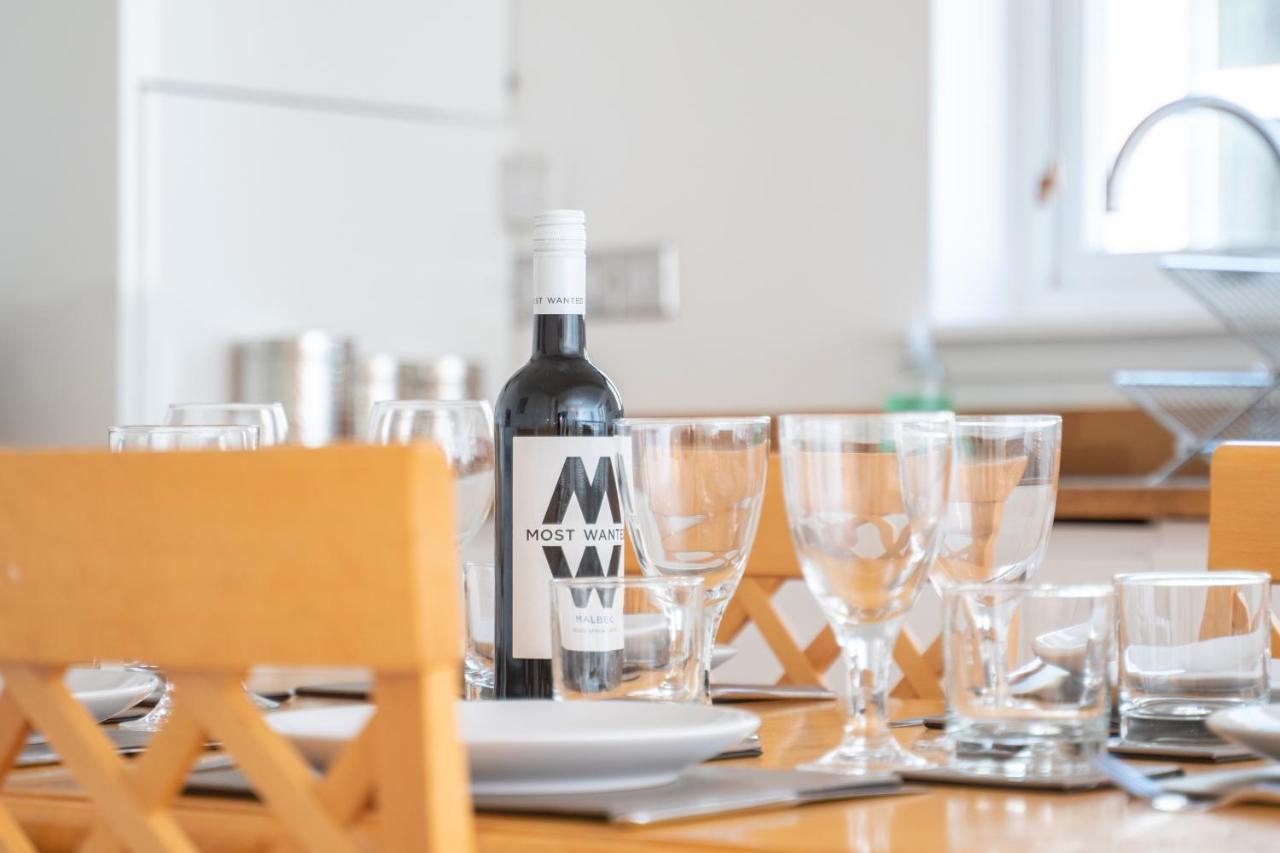 Dwellcome Home Ltd 2 King Beds West End Apt, Half Mile To Union Street Yet Quiet, Free Allocated Parking Space At Rear Entrance & Fast Wifi, Ideal For Long Term Contractor, Corporate, Etc Stays, Regular Housekeeping Option - See Our Site For Assuranc Абърдийн Екстериор снимка