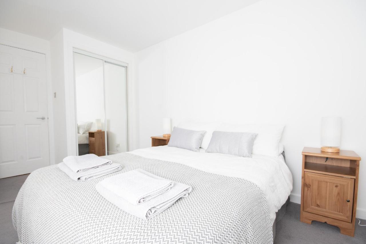 Dwellcome Home Ltd 2 King Beds West End Apt, Half Mile To Union Street Yet Quiet, Free Allocated Parking Space At Rear Entrance & Fast Wifi, Ideal For Long Term Contractor, Corporate, Etc Stays, Regular Housekeeping Option - See Our Site For Assuranc Абърдийн Екстериор снимка