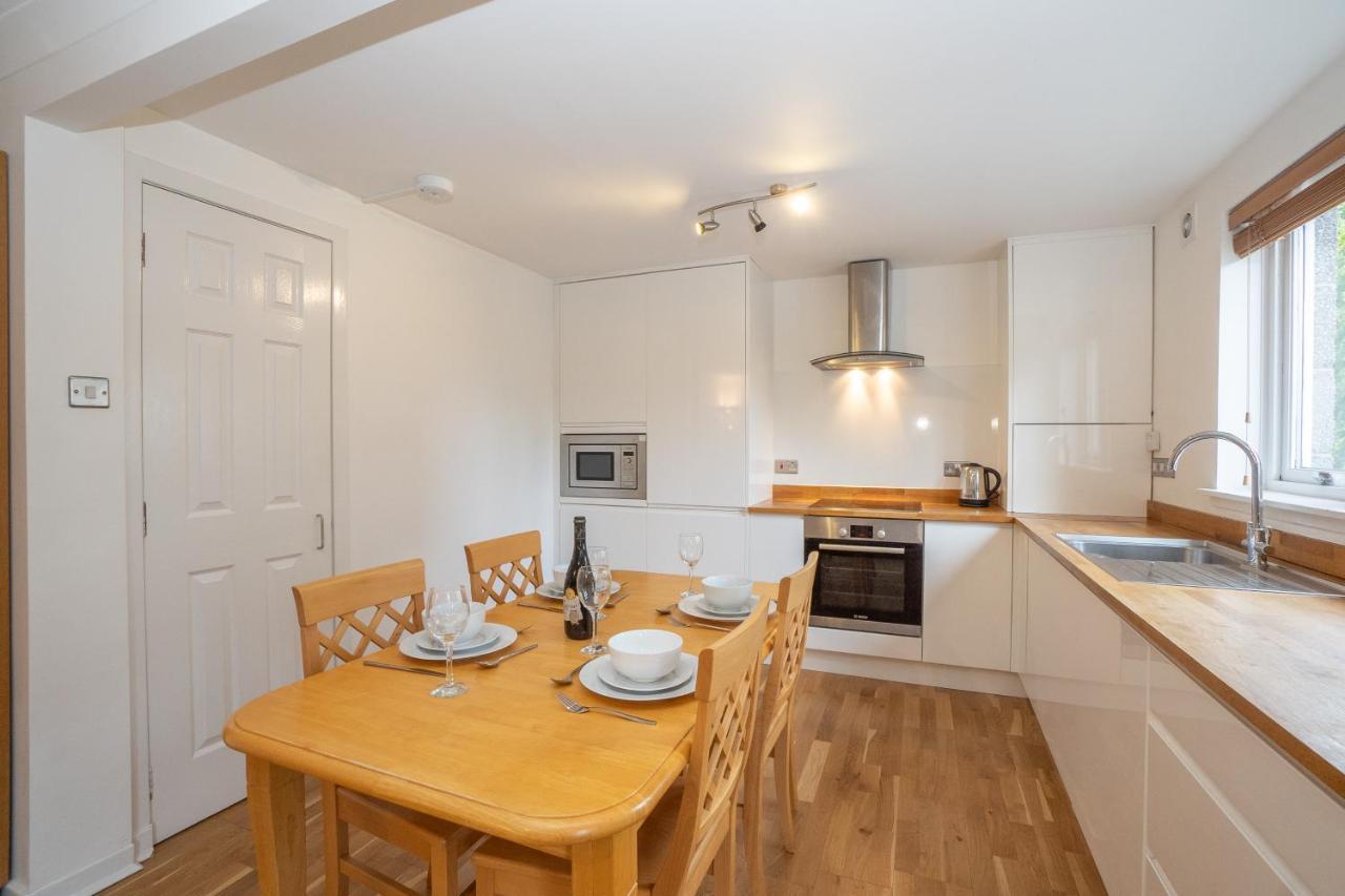 Dwellcome Home Ltd 2 King Beds West End Apt, Half Mile To Union Street Yet Quiet, Free Allocated Parking Space At Rear Entrance & Fast Wifi, Ideal For Long Term Contractor, Corporate, Etc Stays, Regular Housekeeping Option - See Our Site For Assuranc Абърдийн Екстериор снимка