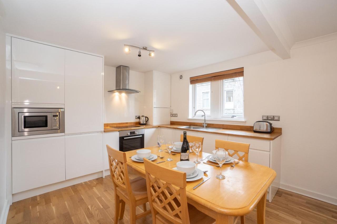 Dwellcome Home Ltd 2 King Beds West End Apt, Half Mile To Union Street Yet Quiet, Free Allocated Parking Space At Rear Entrance & Fast Wifi, Ideal For Long Term Contractor, Corporate, Etc Stays, Regular Housekeeping Option - See Our Site For Assuranc Абърдийн Екстериор снимка